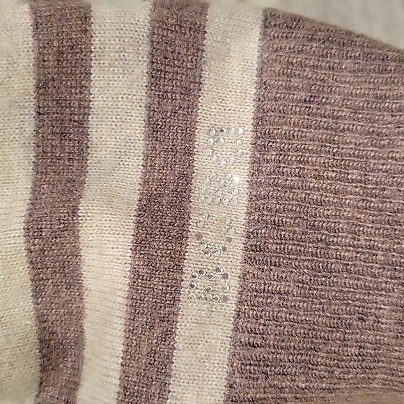 Sweater - Picture 5 of 5